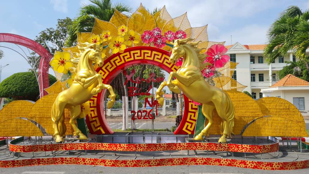 Linh vật ngựa được trang trí khá đẹp mắt tại phường Bạc Liêu, Cà Mau. Ảnh: Nhật Hồ.