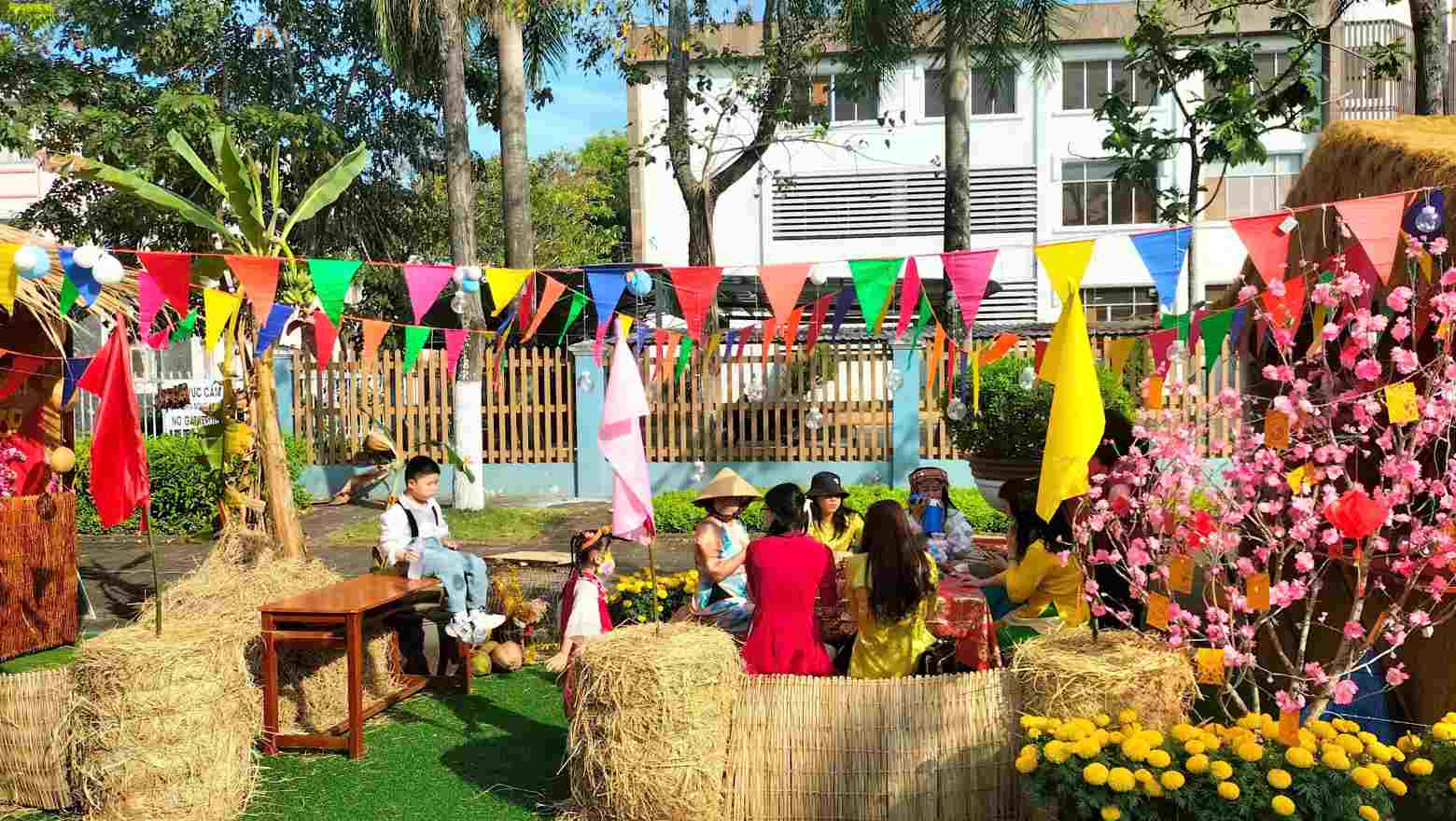 Sắc xuân phường Bạc Liêu năm 2026 không thua kém cấp thành phố tổ chức trước đây. Ảnh: Nhật Hồ.