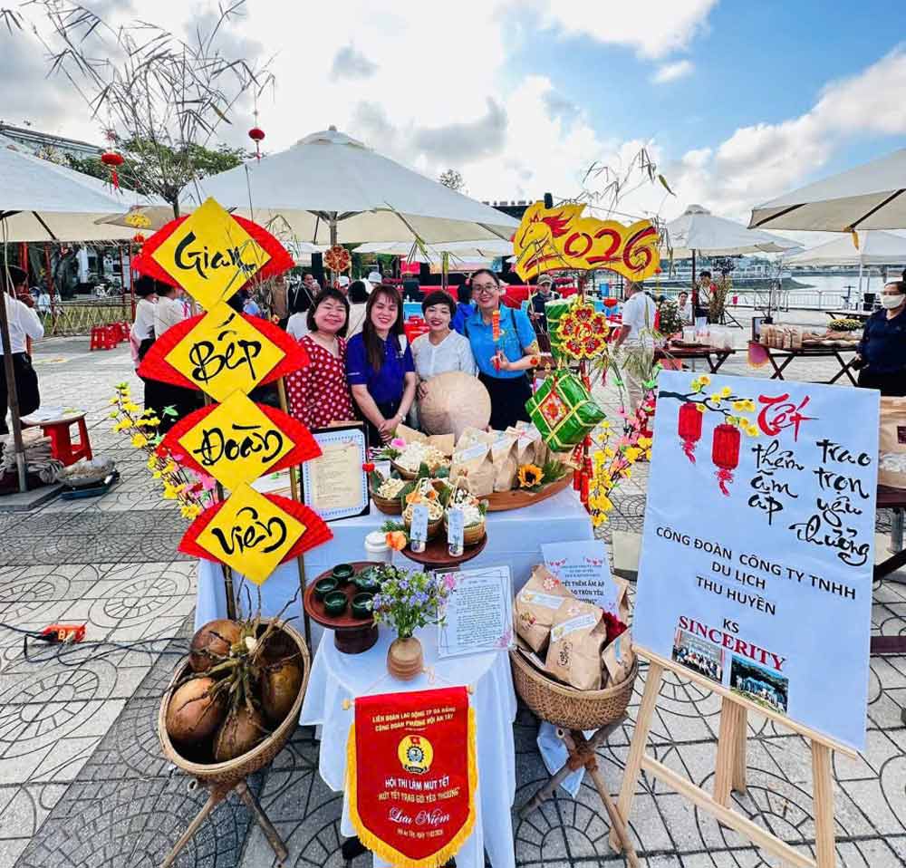 Hoi An Tay Ward Trade Union, Da Nang city organizes a Tet jam making program with the theme "Tet jam to send love" to people in difficult circumstances. Photo: Da Nang Trade Union.