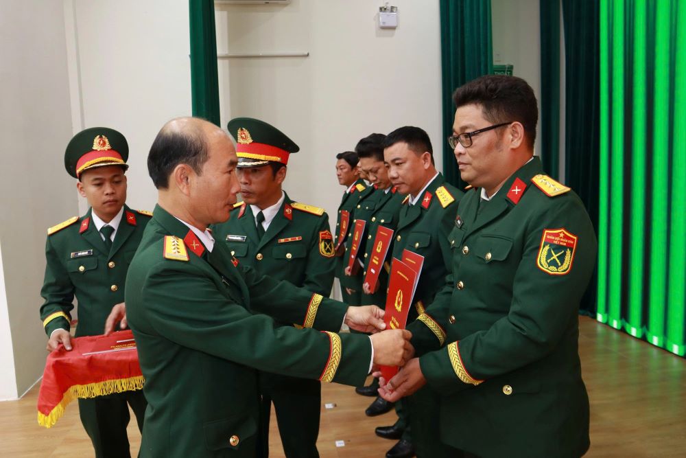 Da Nang adds 293 reserve officers and professional soldiers to the armed forces. Photo: Quang Cuong