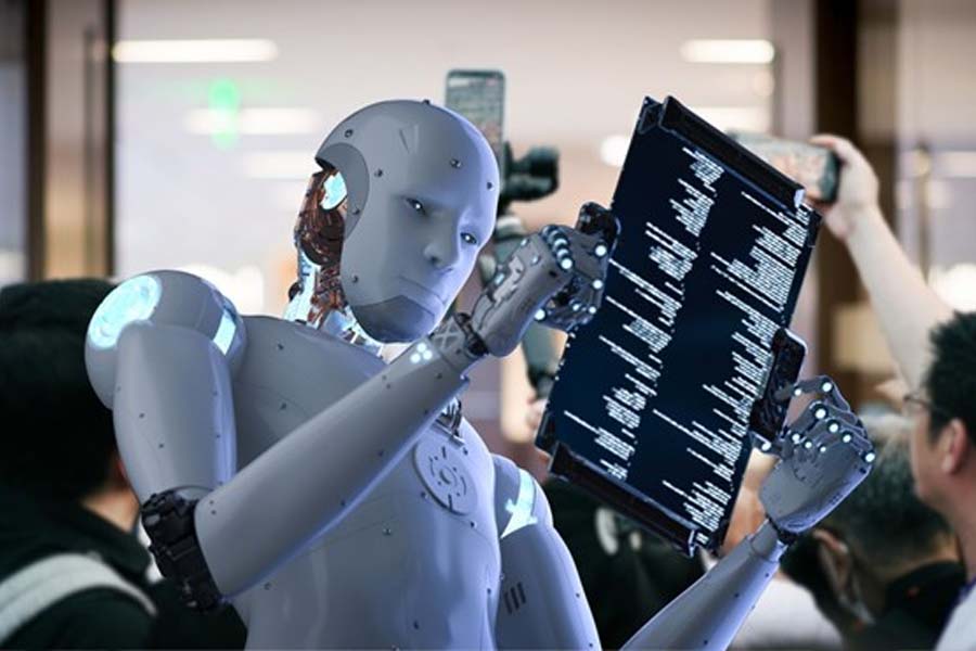 인도 기업은 AI 발전으로 인해 고도로 숙련된 인력에 대한 수요가 증가하고 있으며, 이는 대규모 감축 대신 일자리 이동 추세를 반영합니다. 그래픽: 안부