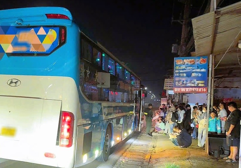 Passenger cars carrying more than 16 people compared to regulations will be fined 72 million VND. Photo: Traffic Police Department, Dong Nai Provincial Police