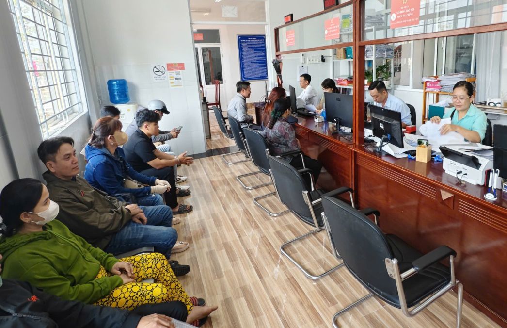 Trung tâm Phục vụ hành chính công xã Mỹ Tú (TP Cần Thơ) làm việc xuyên ngày tiếp nhận hồ sơ cho người dân dịp cận Tết. Ảnh: Đơn vị cung cấp