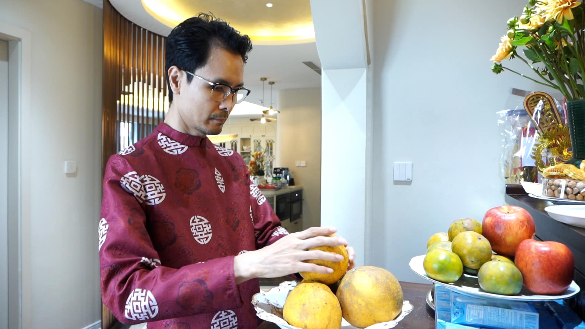 Chuyên gia phong thủy Phạm Cương đã gợi ý một số khung giờ đẹp để xuất hành trong ngày mùng 1 Tết, giúp tăng may mắn và khởi đầu năm mới thuận lợi. Ảnh: Huyền Trang