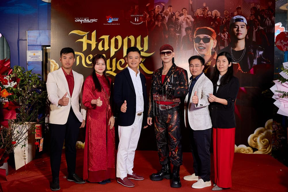 Nhiều bạn bè thu xếp công việc bận rộn cuối năm đến 