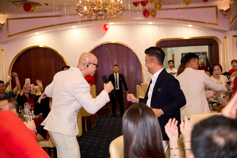 Phan Đinh Tùng khuấy động khán phòng 