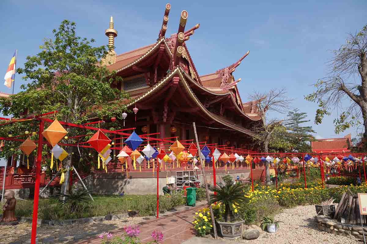 Chùa Phổ Độ dịp đầu xuân luôn là điểm đến check-in của nhiều người dân và du khách. Ảnh: Trần Tuấn.