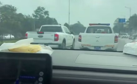 Một xe cảnh sát mở đường. Ảnh: Cục CSGT