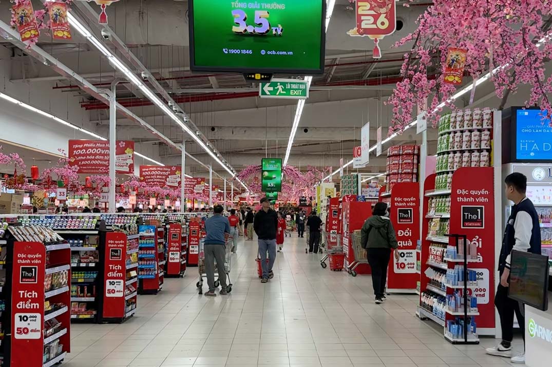 Surprising supermarket scene on the 28th of Tet