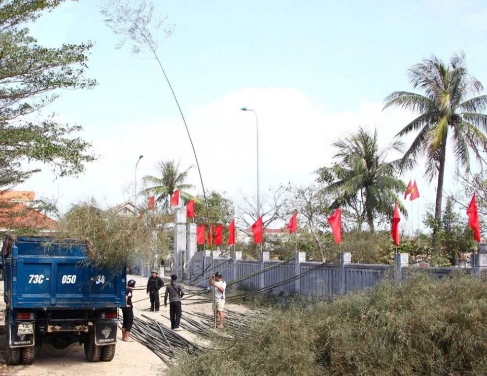 The custom of erecting Neu contributes to preserving the soul of Vietnamese Tet in rural areas. Photo: Thanh Trung