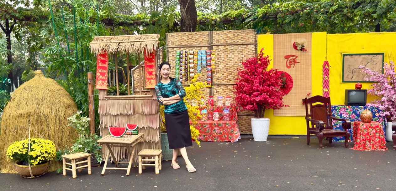 Nữ nghệ sĩ yêu thích không gian Tết xưa. 