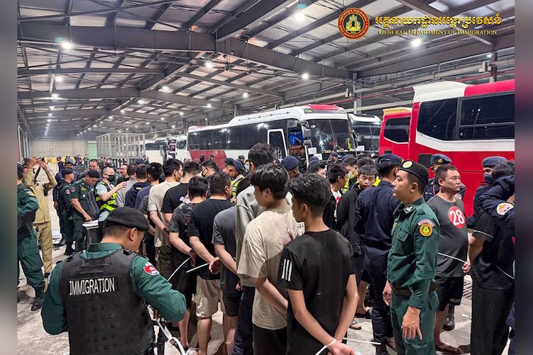 Cambodia expels fraud suspects on February 8, 2026. Photo: Cambodian Immigration Department