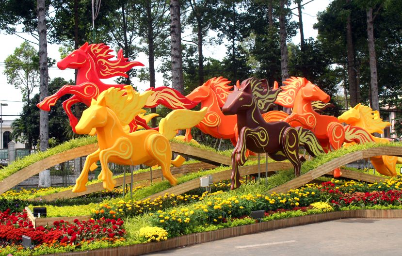 Linh vật bát mã. Ảnh: Thanh Mai