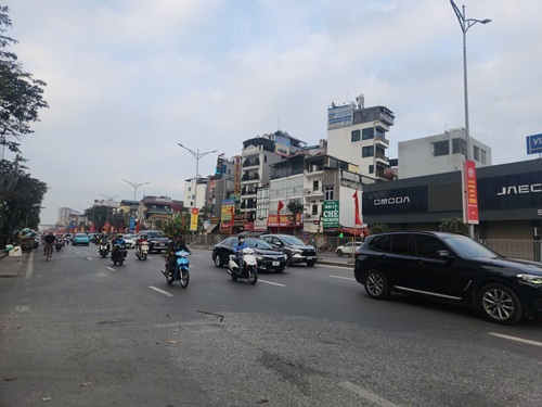 Đường Giải Phóng khu vực trước cửa bến xe Giáp Bát thông thoáng chiều 28 Tết. Ảnh: Minh Hạnh 