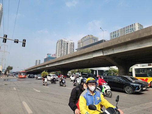 Traffic on the 28th of Tet is smooth, no congestion occurs. Photo: Minh Hanh