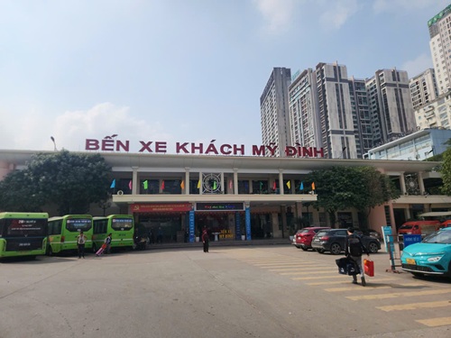 Bến xe Mỹ Đình chiều 28 Tết. Ảnh: Minh Hạnh 