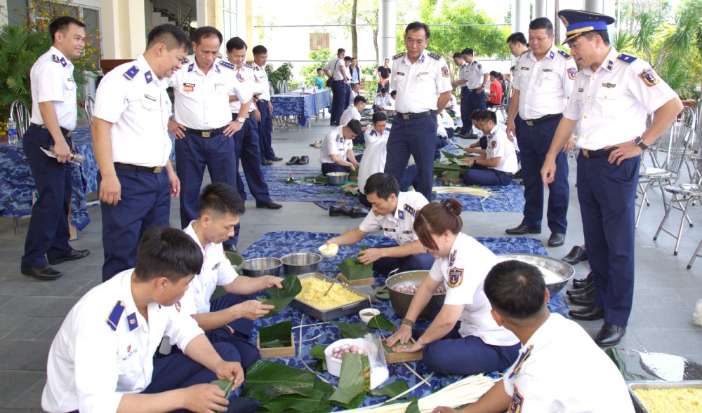Các đội thi tham gia với tinh thần nhiệt tình, hết mình. Ảnh: Quang Vinh