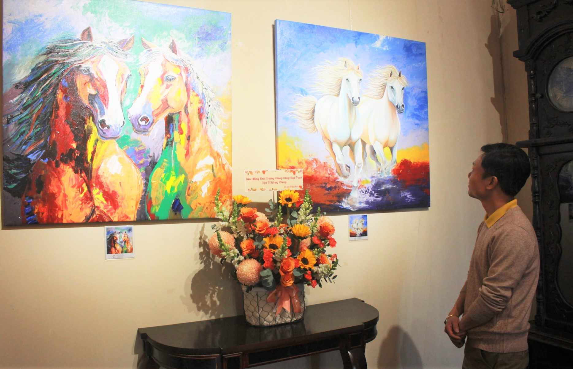 Bộ tác phẩm tranh “Song ma  tại triển lãm