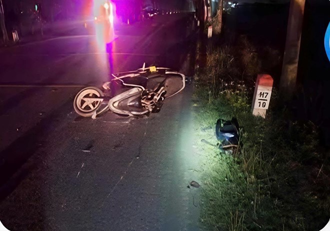 Xe ô tô đi ngược chiều gây tai nạn ở Hải Phòng khiến 2 bố con bị thương