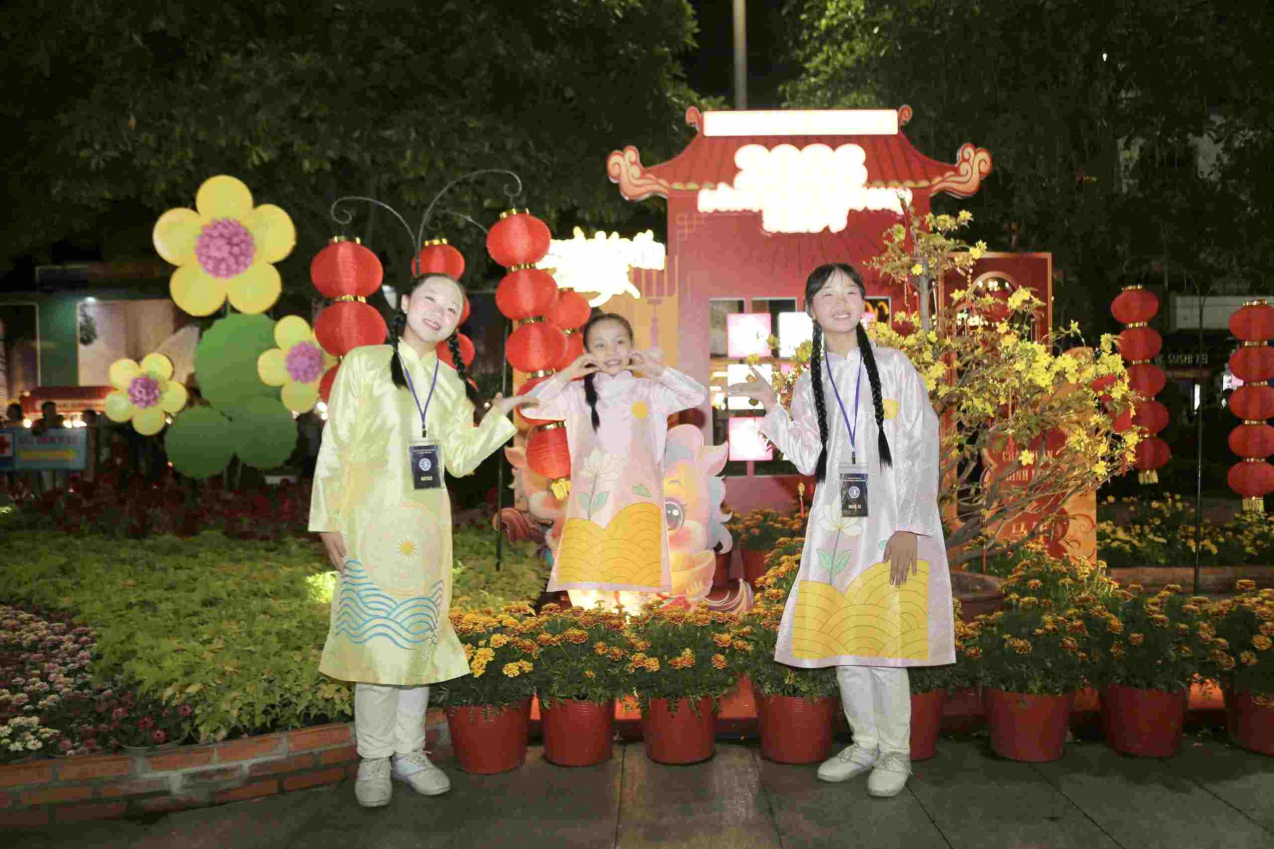 Đường hoa Nguyễn Huệ mở cửa cho du khách tham quan từ 19 giờ ngày 15.2 đến 21 giờ ngày 22.2 (mùng 6 tết). Ảnh: Anh Tú