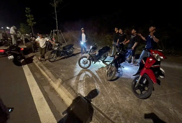 Hiện trường vụ cướp tài sản của người dân đang về quê ăn Tết. Ảnh: Công an xã Phú Giáo