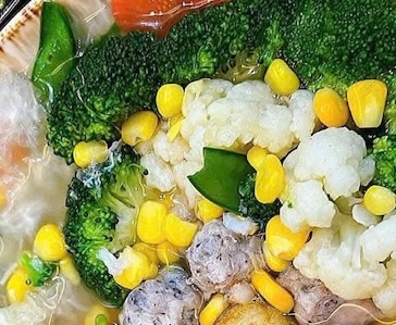 Supplementing calcium from broccoli - a food in Tet meals - is utilized by many housewives. Photo: Kieu Vu