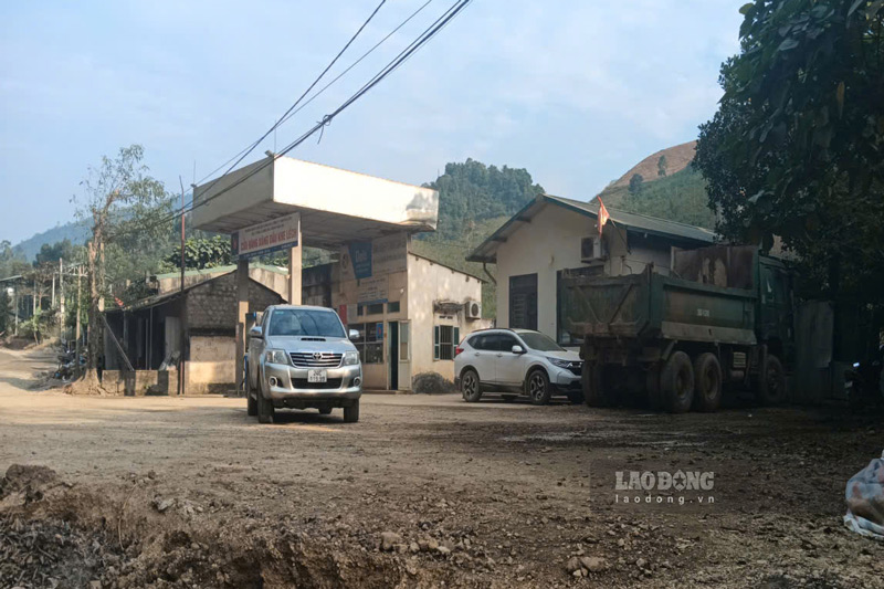 Chủ đầu tư mong chính quyền địa phương sớm bàn giao phần mặt bằng còn lại để tạo điều kiện cho các đơn vị thi công đẩy nhanh tiến độ. Ảnh: Đinh Đại 