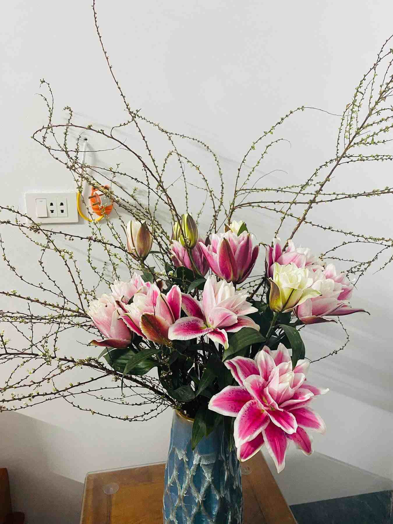 Bình hoa đơn giản nhưng khiến nhiều chị em mê mẩn vào dịp Tết. Ảnh: Thanh Nga