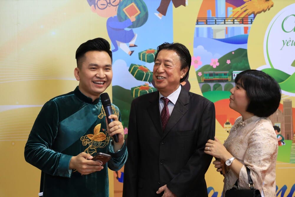 Chương trình tái hiện những câu chuyện tiêu biểu, những cuộc gặp gỡ xúc động và những hành trình đổi thay đầy cảm hứng.