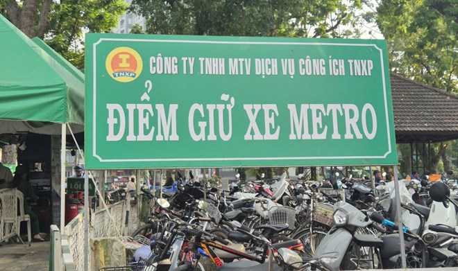 시민들은 메트로 주차장에서 차를 주차할 수 있습니다. 사진: 짠푹