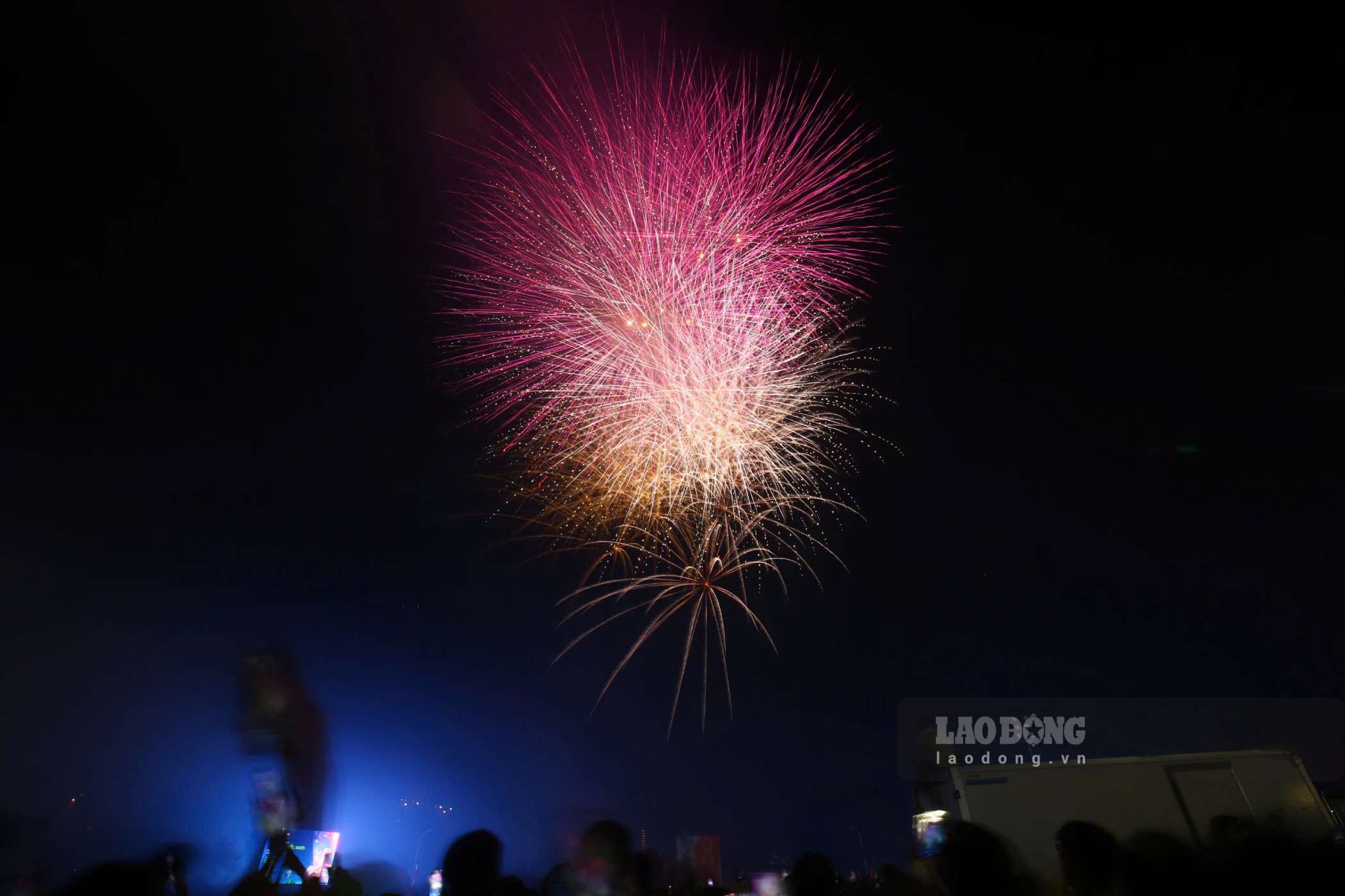 ハイフォン市は、高高度および低高度の爆竹を12か所で打ち上げます。写真:ホアン・スエン