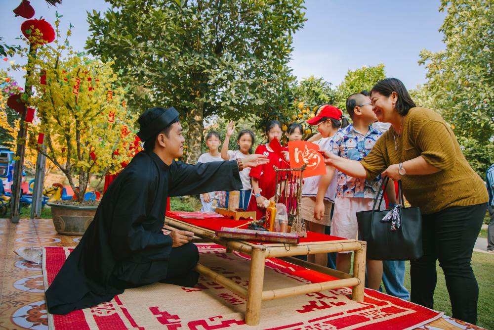 Departure is considered by many people as an important opening step, to hope to avoid bad luck and welcome good things. Photo: Ta Quang