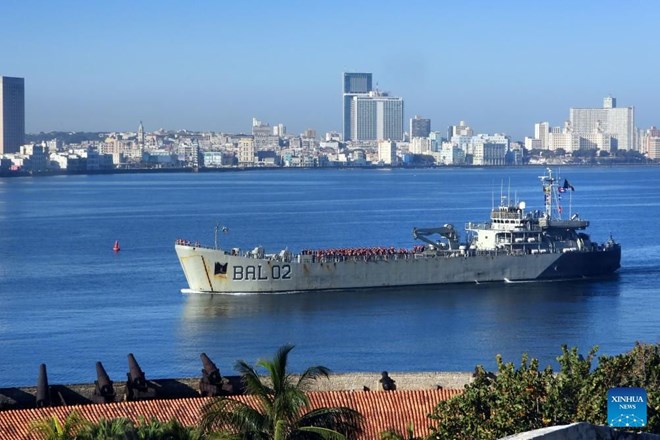 Tàu hải quân Mexico chở hàng viện trợ nhân đạo cập cảng Havana, Cuba, ngày 12.2.2026. Ảnh: Xinhua