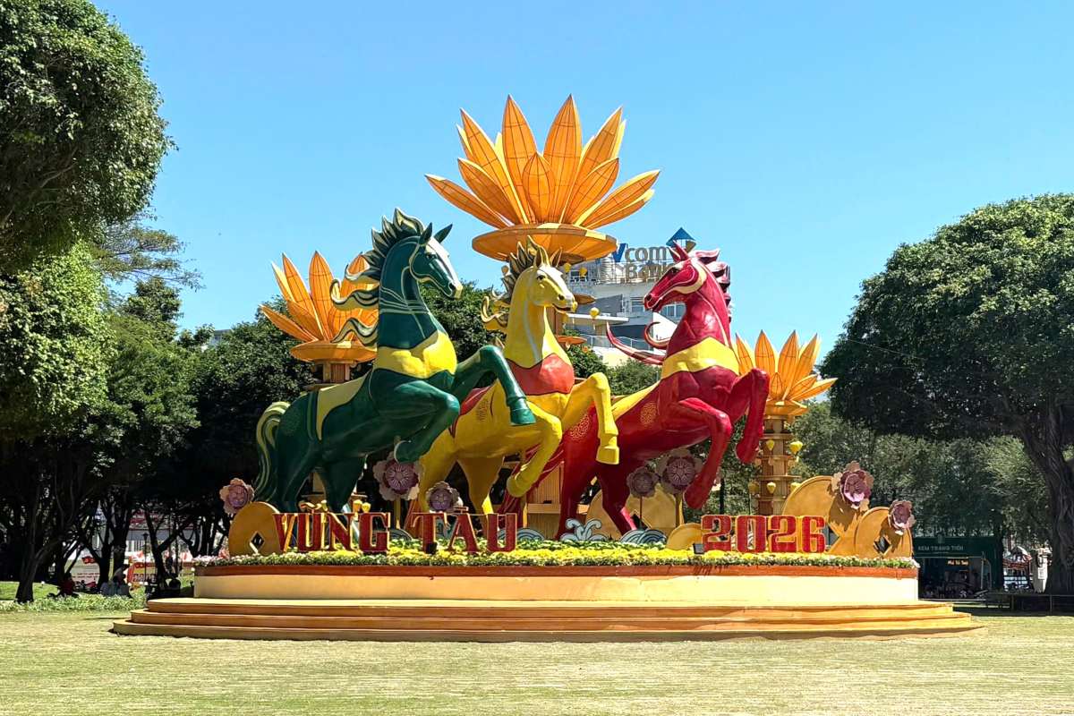 ブンタウは装飾を完了し、ビンゴ年の初めに観光客を迎える準備ができています。写真:タイン・アン