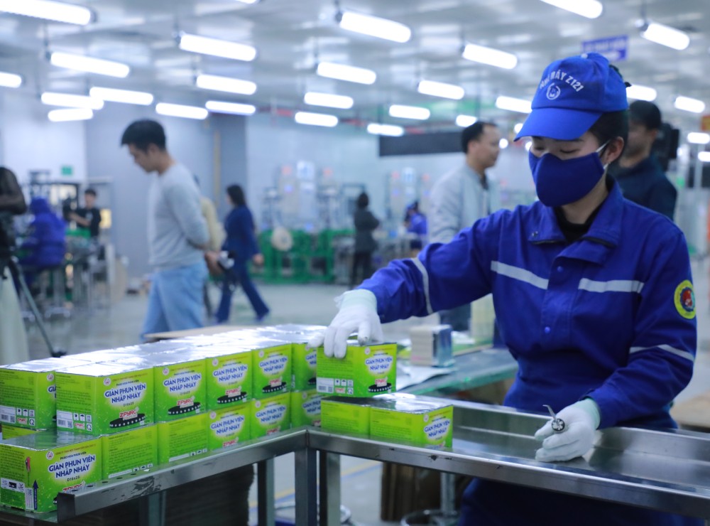 Pháo hoa được sản xuất tại nhà máy Z121. Ảnh: Trần Vương