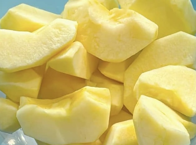 Apples are one of the fruits that workers should eat to limit belly fat accumulation during Tet. Photo: Kieu Vu