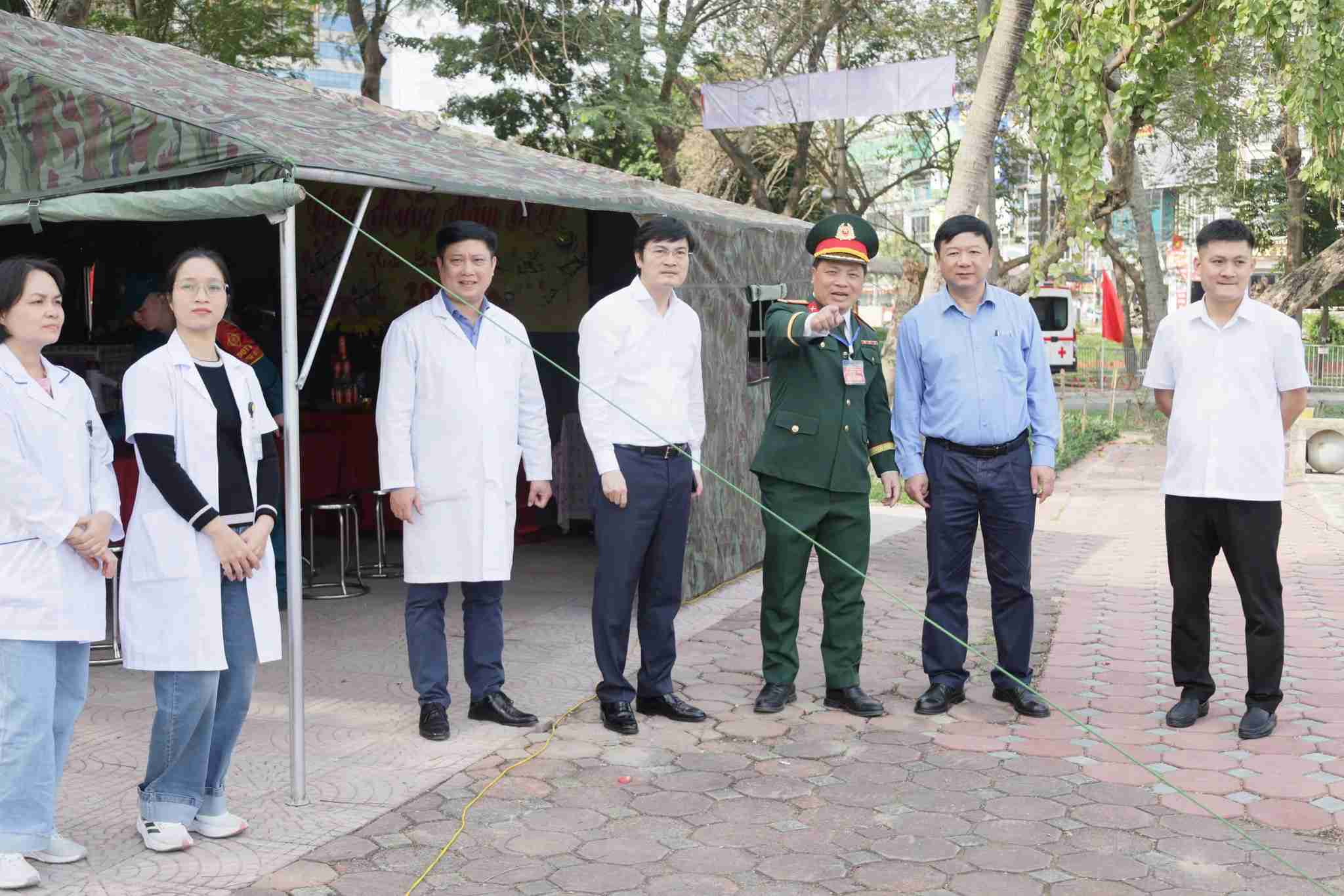 Đảm bảo an toàn đêm giao thừa có bắn pháo hoa, Y tế Hà Nội siết chặt thường trực. Ảnh: Sở Y tế Hà Nội