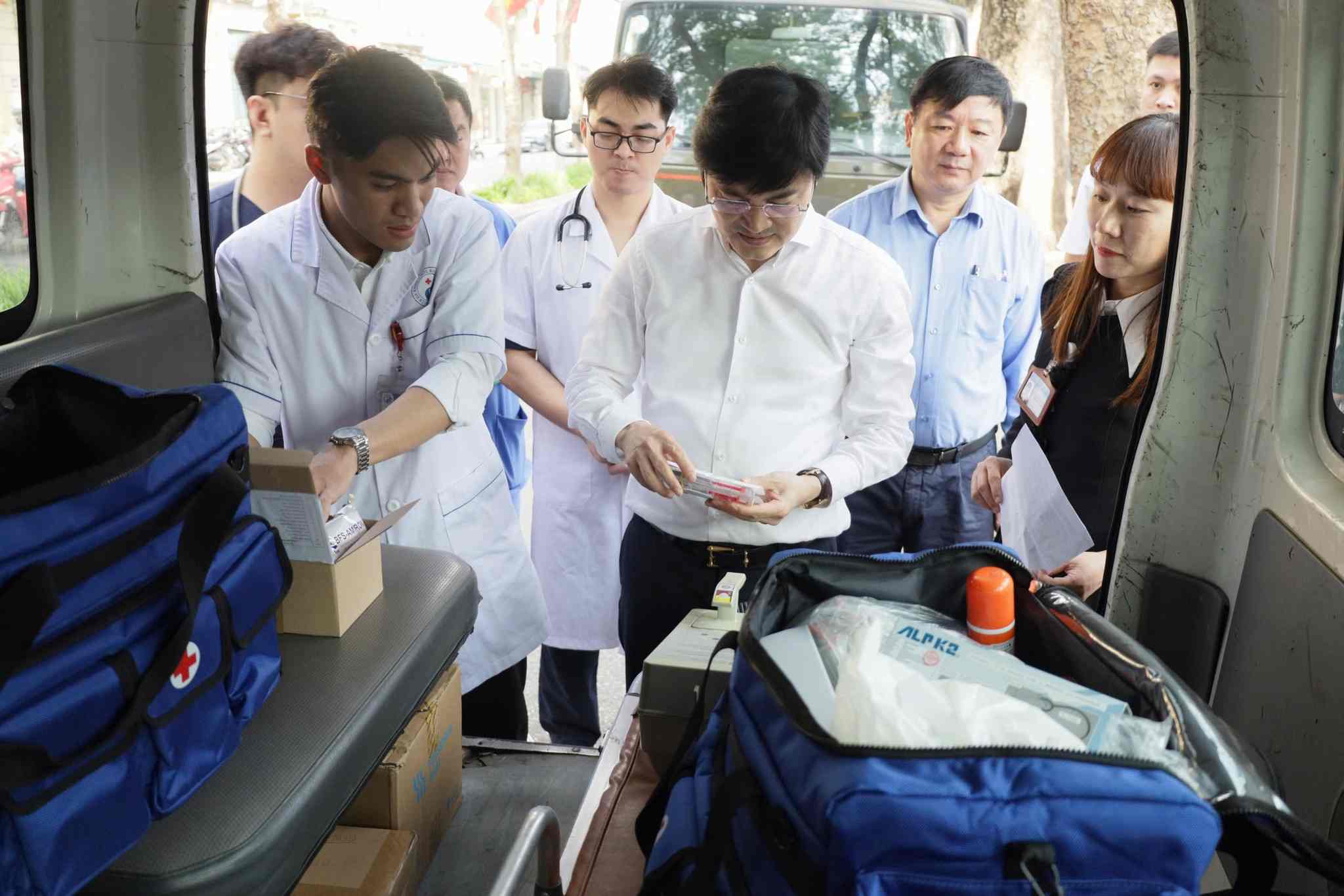 TS Nguyễn Trọng Diện – Giám đốc Sở Y tế Hà Nội – làm trưởng đoàn đã tiến hành kiểm tra công tác đảm bảo y tế phục vụ bắn pháo hoa Tết Nguyên đán Bính Ngọ 2026 tại nhiều trận địa trọng điểm trên địa bàn Thủ đô.