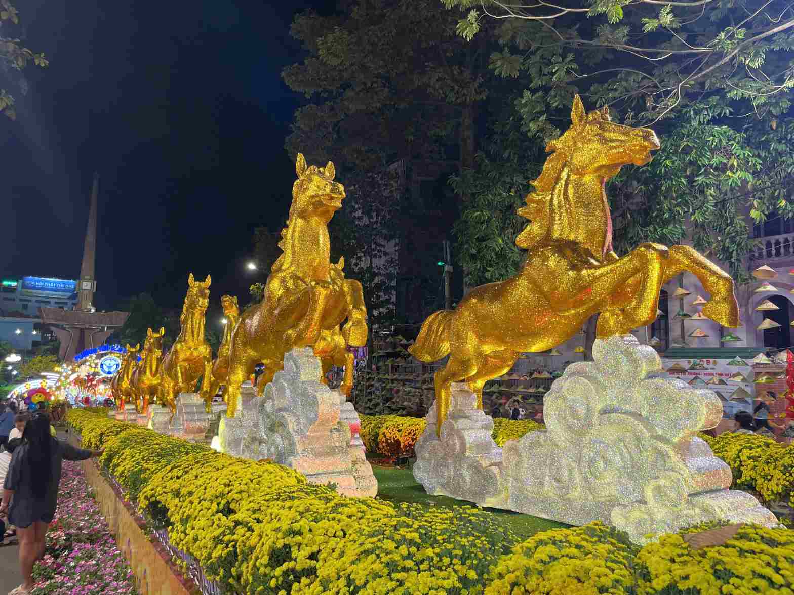 Mascots at the spring flower street of Thu Dau Mot ward, Ho Chi Minh City. Photo: Dinh Trong