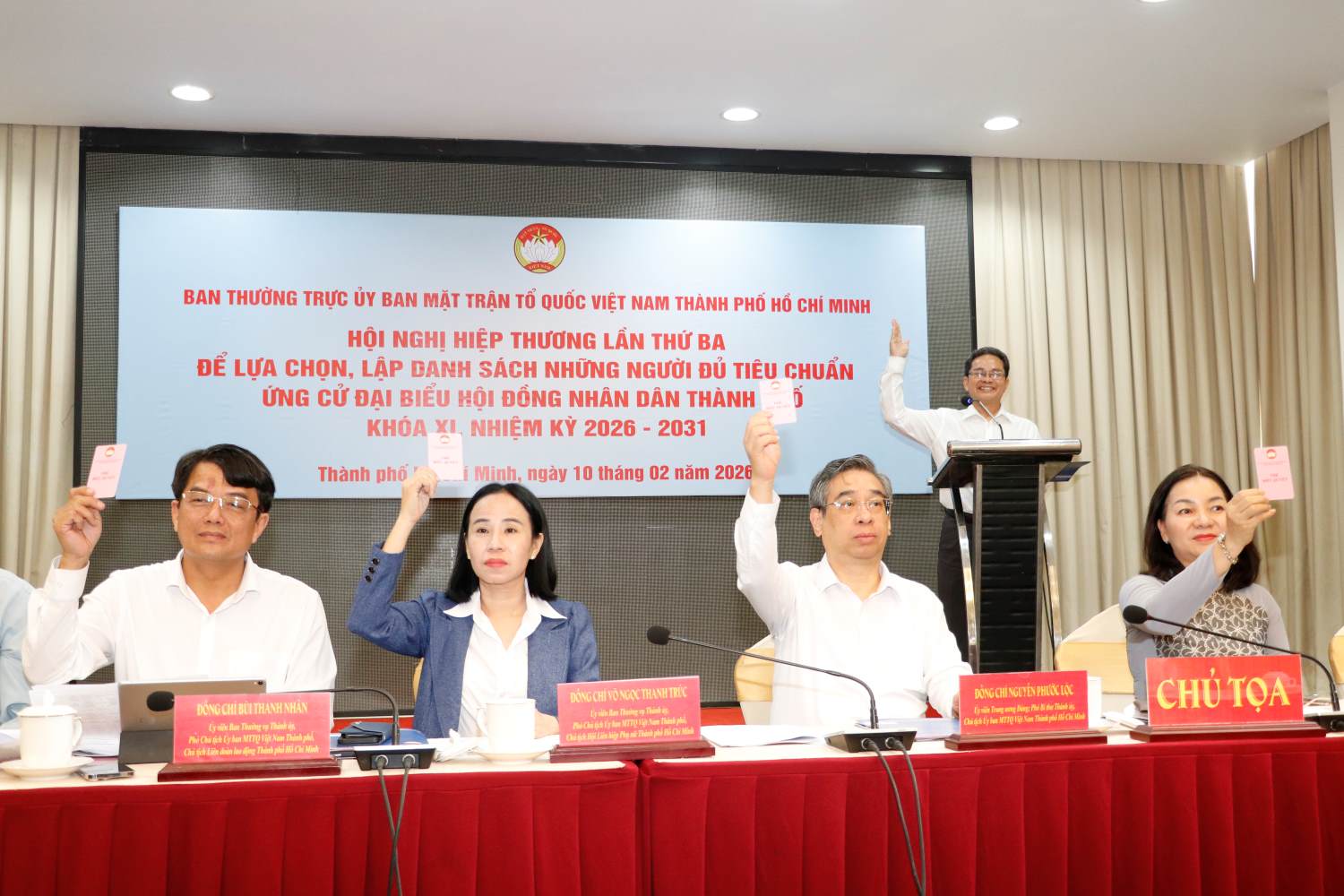 Delegates attending the 3rd consultation conference voted to approve the list of qualified candidates for the 11th Ho Chi Minh City People's Council. Photo: Ngo Binh
