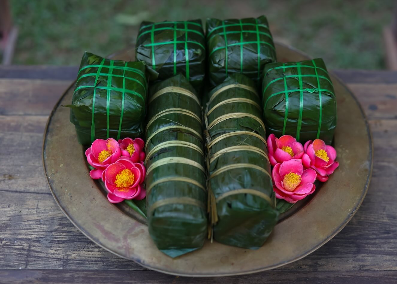 Những thức bánh thường cúng ở đêm Giao thừa. Ảnh: Nguyễn Phong.