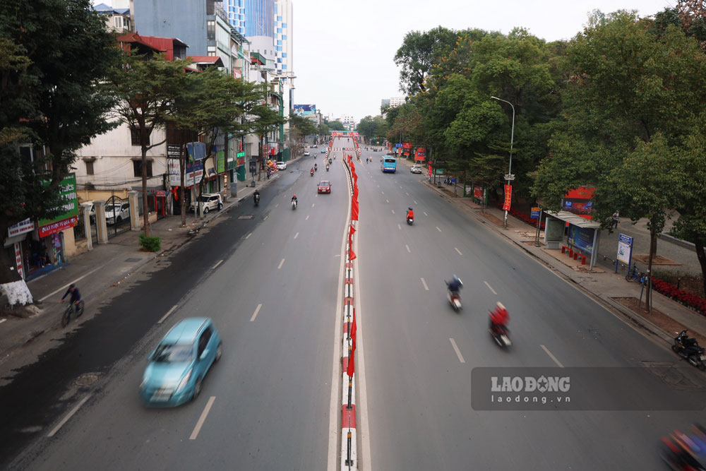 trái ngược, nhioeeuf tuyến phố như..