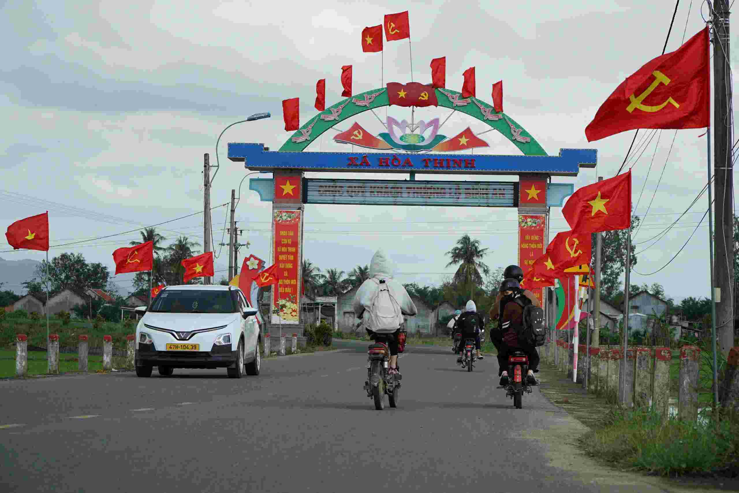 닥락 홍수 피해 지역 주민들이 정의로운 집에서 첫 봄을 맞이합니다. 사진: 바오람