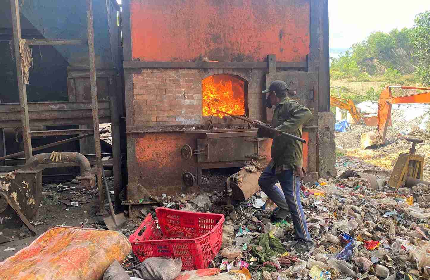 Workers at Bao Loc waste treatment plant work throughout Tet. Photo: Phuc Khanh