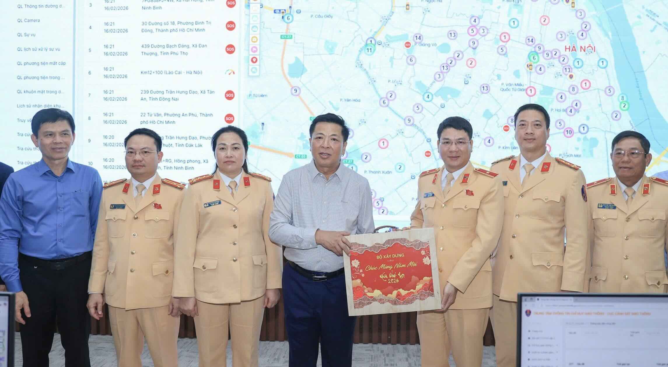Thăm, chúc Tết Cục CSGT, Bộ trưởng ghi nhận những đổi mới trong ứng dụng khoa học công nghệ và chuyển đổi số.  