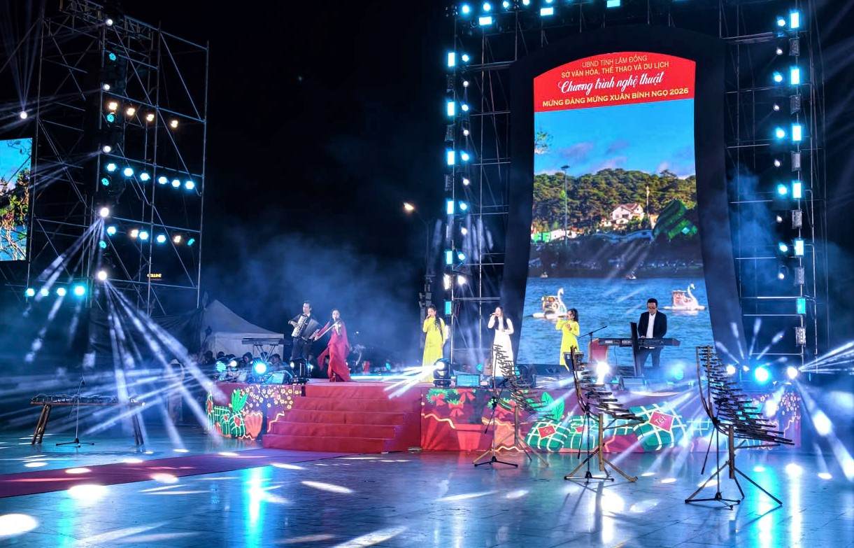 Chương trình văn nghệ mừng Đảng - mừng Xuân Bính Ngọ tại Đà Lạt. Ảnh: Thần Hy