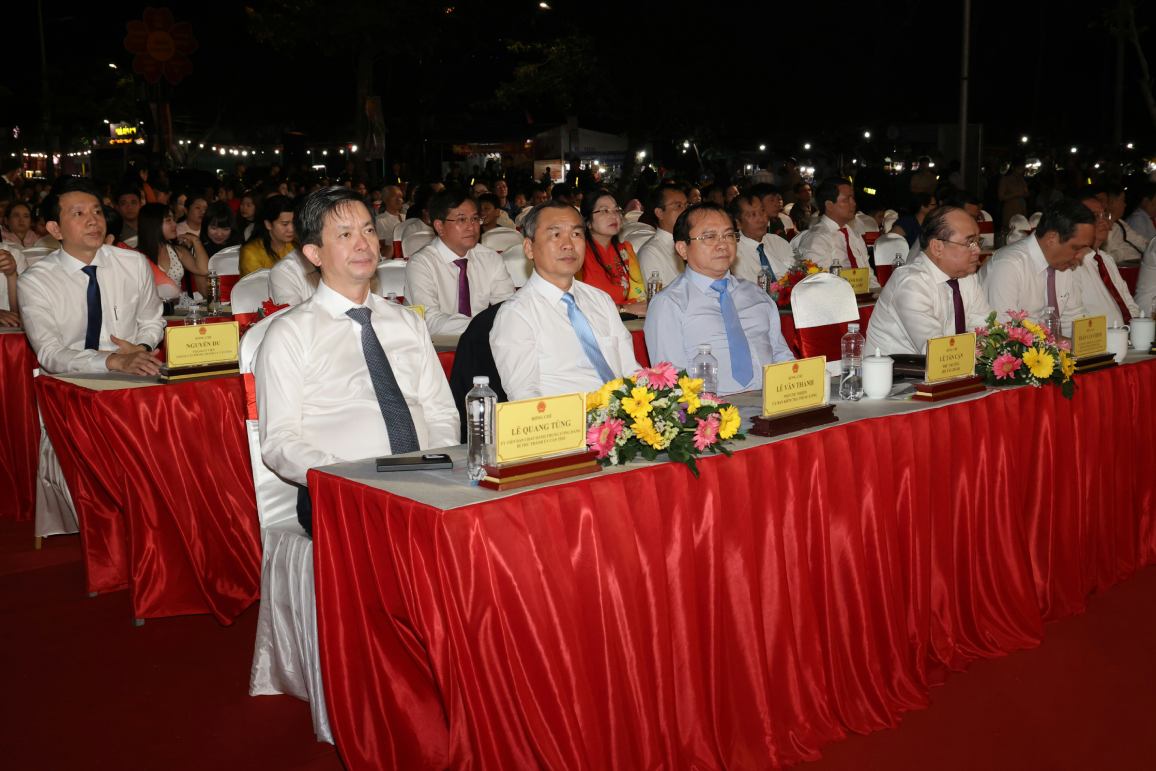 Đại biểu tham dự chương trình. Ảnh: Tạ Quang