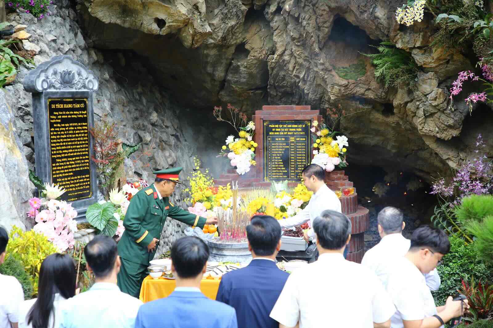 Tam Co Cave after being restored and a common tomb is built here. Photo: Cong Sang