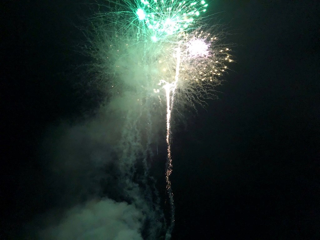 Pháo hoa đêm giao thừa ở đặc khu Lý Sơn. Ảnh: Đình Nhựt