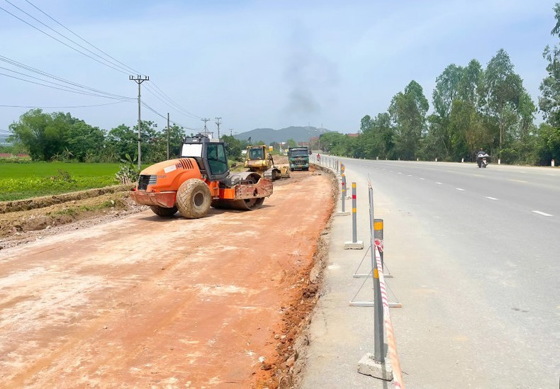 Project to renovate and expand National Highway 46 Vinh - Nam Dan section. Photo: Ngoc Anh